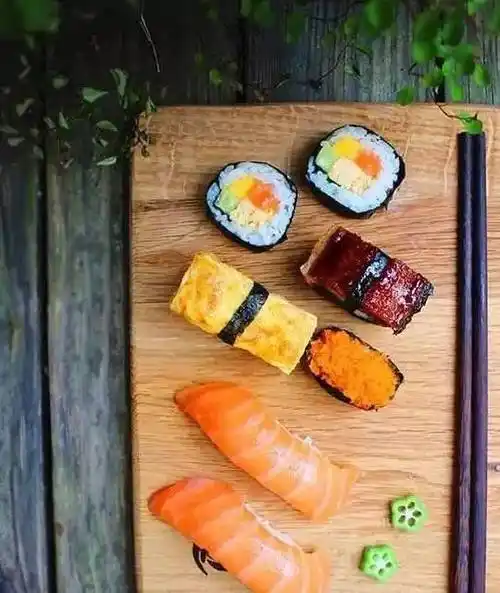 教你在家做三文鱼寿司,零厨艺也能轻松搞定!_海苔_食材_做法