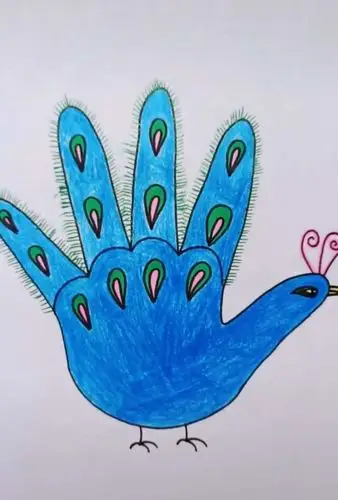 第三步,根据图形图案进行添画,最后进行涂色.