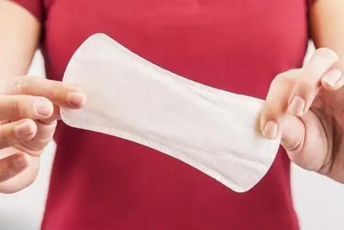 月经后几天内,体内雌激素水平相对较低,此时分泌物也较少,呈白色,糊状