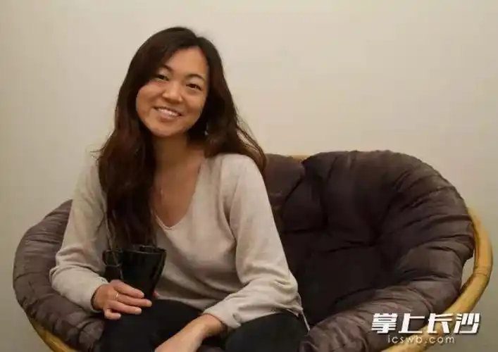 帮忙扩散美籍华裔女孩寻找亲生父母19年前被遗弃在长沙车站路