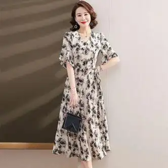 蝶朵那妈妈夏装连衣裙50到60岁新款小个子大码女300斤季洋气质级收腰