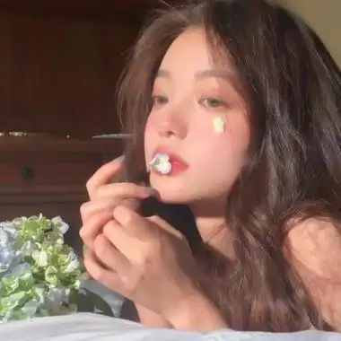 女生头像频道提供更多与纯欲,绿茶,干净,气质相关的头像图片挑选下载