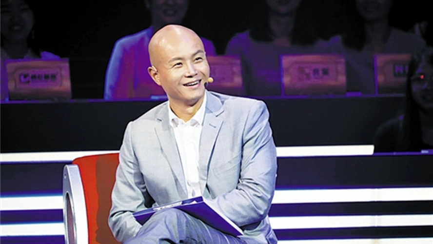 时隔7年乐嘉再否认强吻谢娜,骂人不吐脏字?曾在节目中嘲讽金星