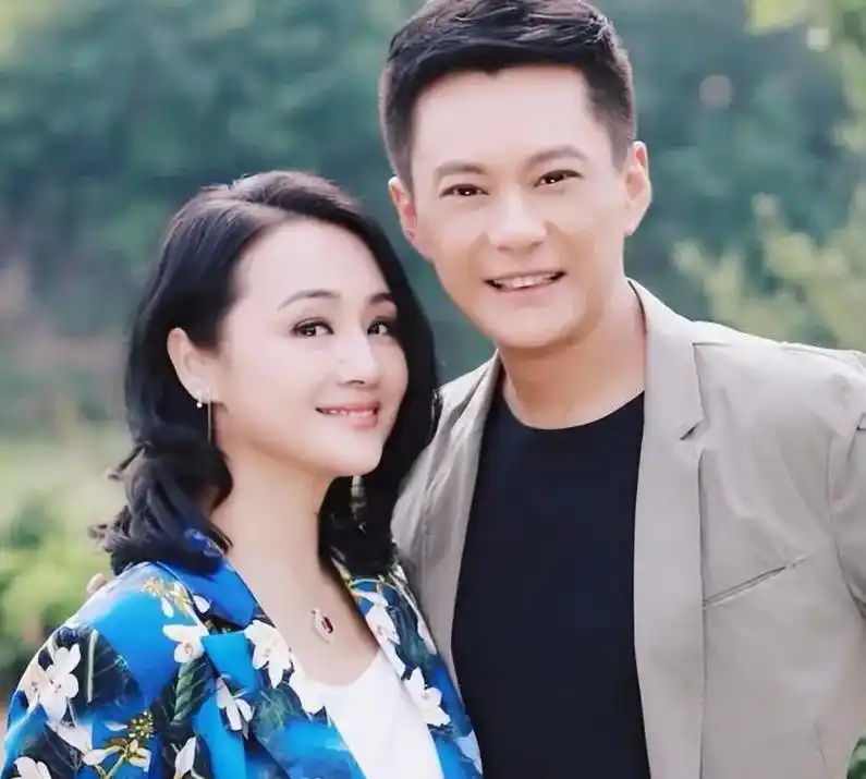 老照片(1577) 演员王斑和妻子曹颖(原央视主持人). - 抖音