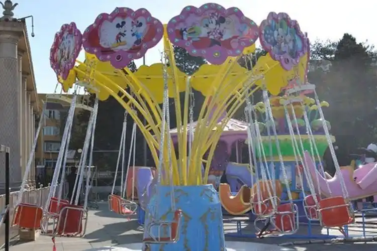 16座儿童飞椅 - 主打产品 - 保定景园游乐设备制造有限公司