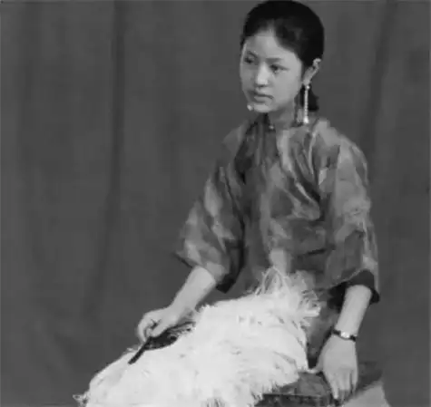 露兰春经历了三次婚姻,仍然没有找到如意郎,最终只能郁郁而终