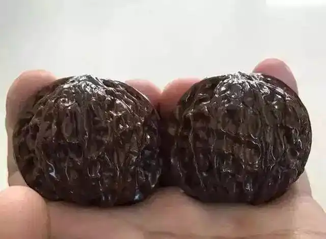 我汗颜了,一对儿核桃红黄黑走向完全因其皮质密度好坏决定,和大汗手有