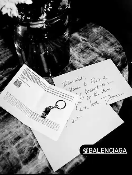 世界破破烂烂巴黎世家缝缝补补