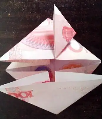 准备一张一百元人民币100元折爱心图解