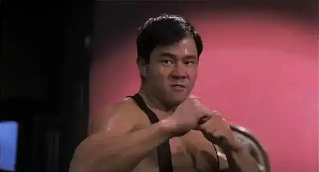 原创香港影坛4位健美动作演员3个肌肉男还1位蛇蝎美女