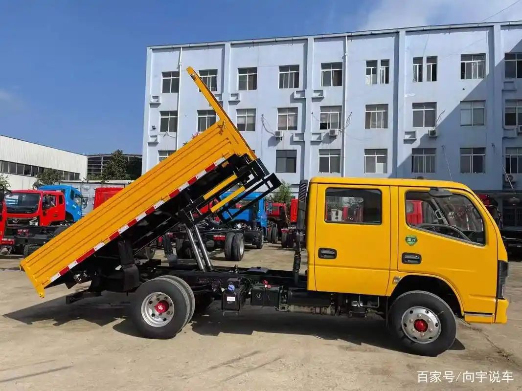 国六东风多利卡后双胎蓝牌双排座小型自卸车