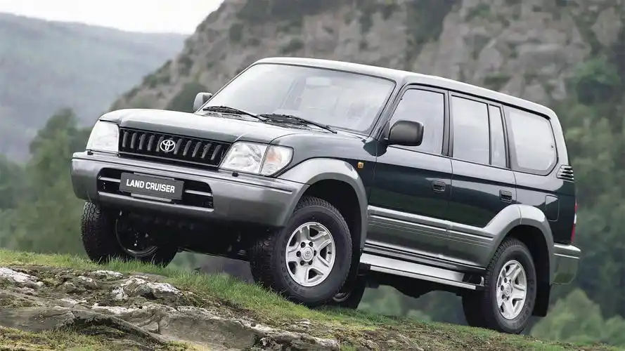 前面曾提到,丰田在1990年基于lc7系正式推出了初代普拉多,凭借着丰田