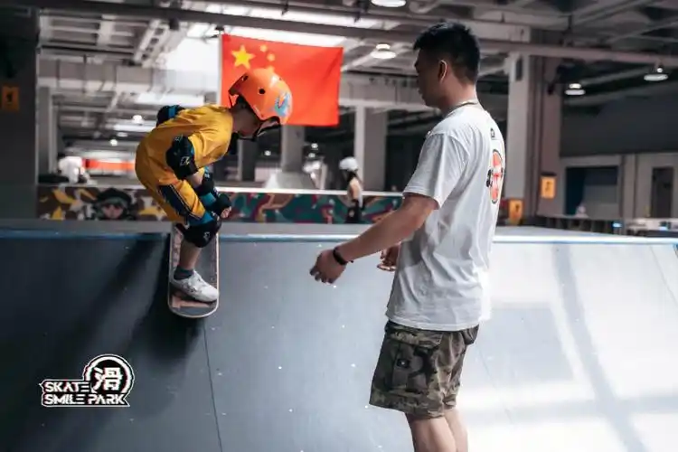 营快乐教学中得来的还剩最后两天camp营相信他们变得更好～#滑板教学