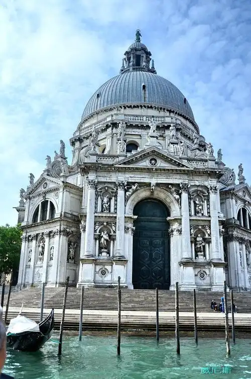 一组欧洲巴洛克式与哥特式建筑