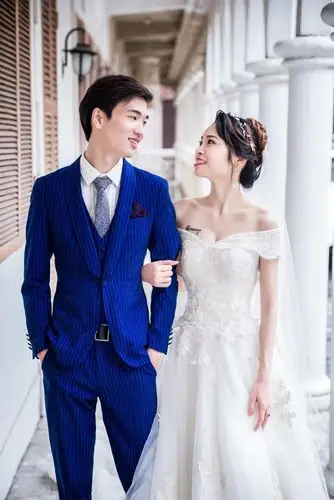 敬邀:各位亲朋好友 新郎:陈家俊 新娘:廖丽雯 在这温馨浪漫,喜悦