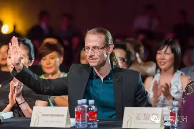 刘点点博士,凤凰卫视中文台副台长强大评委团2015年华姐美洲赛区冠军