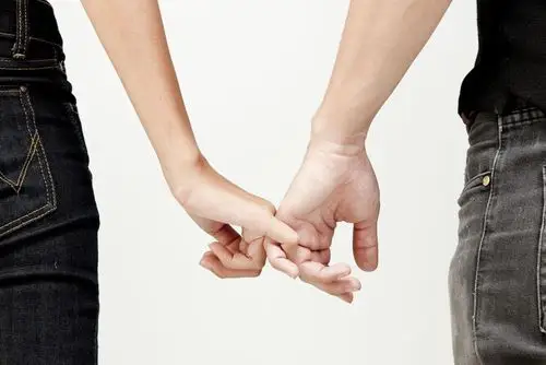 集图网 图片素材 新人情侣 勾手的情侣 收藏 关键词:勾手的情侣图片