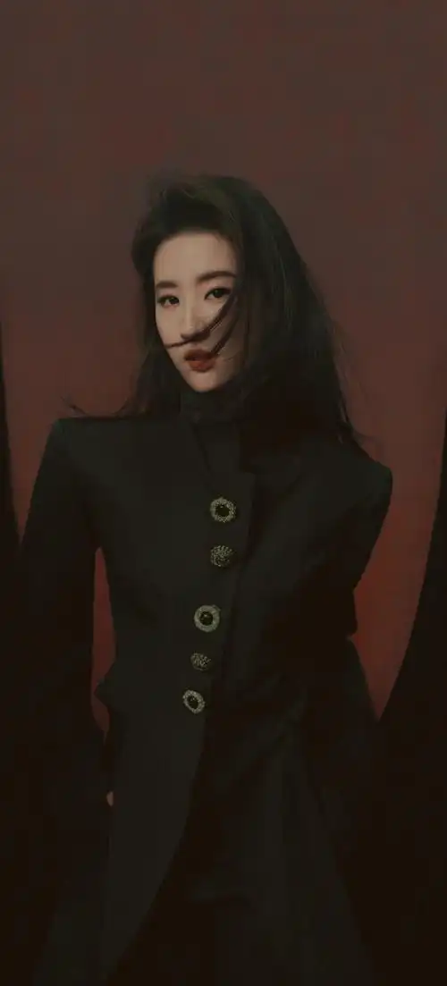 刘亦菲抹胸裙##刘亦菲时尚芭莎4月刊封面