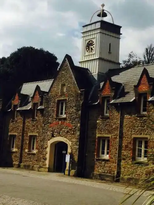 英国斯旺西大学