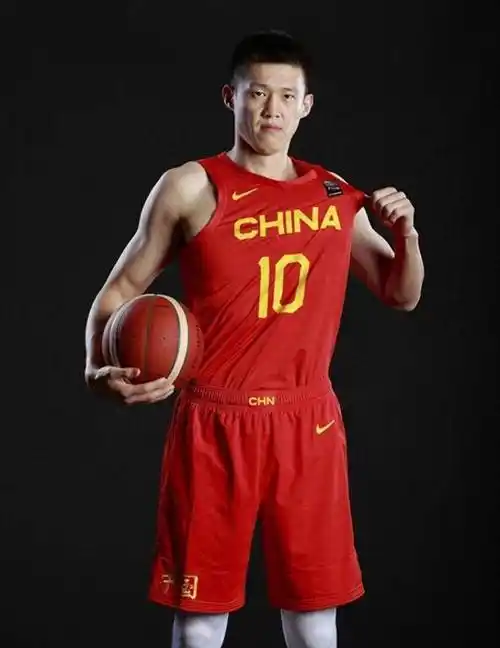 直言不讳公开质疑乔尔杰维奇老队长周鹏也是为了中国男篮好