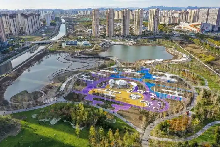 依水而建的黄花沟综合公园成为保定首个低碳生态公园 王芳 摄