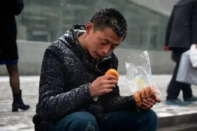 你没穷过,你不知道穷人的世界