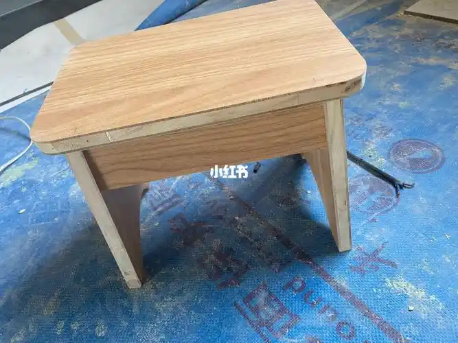 如题,看好多木工打柜子都会有小凳子,今天跟木工提了一嘴,我也有咯