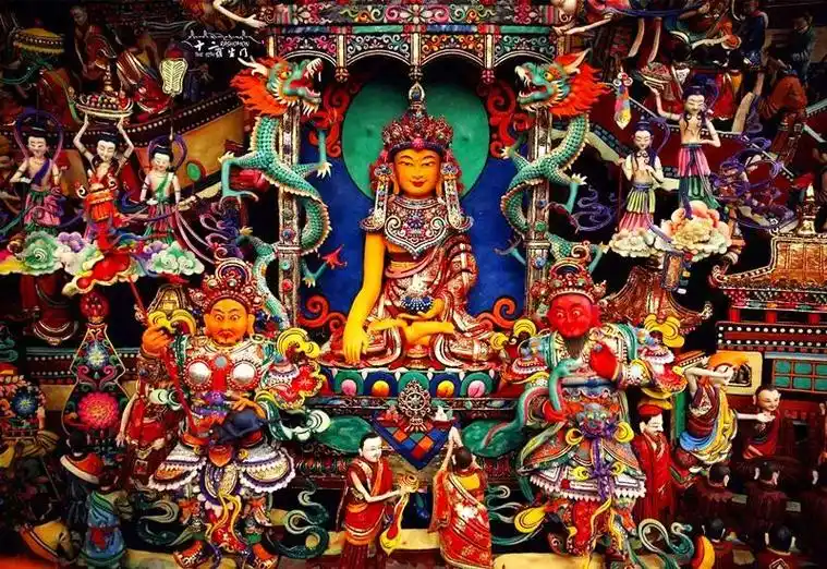 塔尔寺三绝(堆绣 壁画 酥油花)