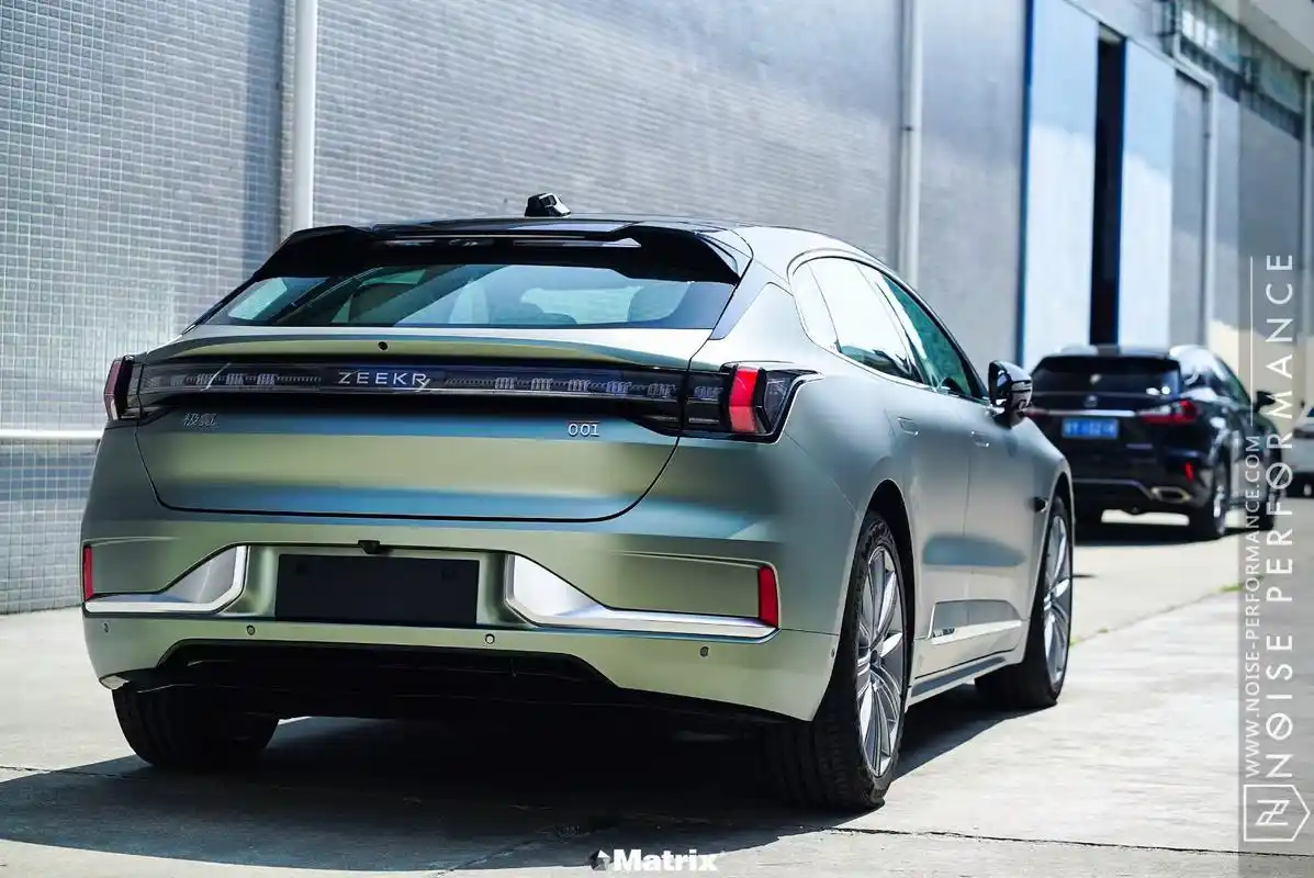 极氪001矩阵改色膜超哑灰绿,质感非你所想