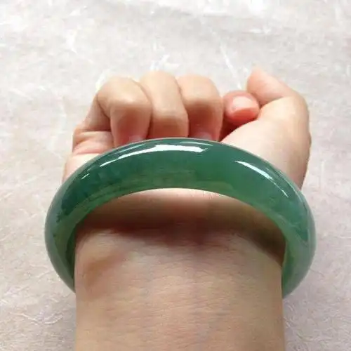 亲民的油青种翡翠