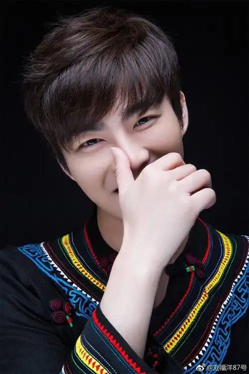 和老师们的阵阵喝彩～下面这支舞蹈《鸿雁》,被刘福洋老师表现的淋漓