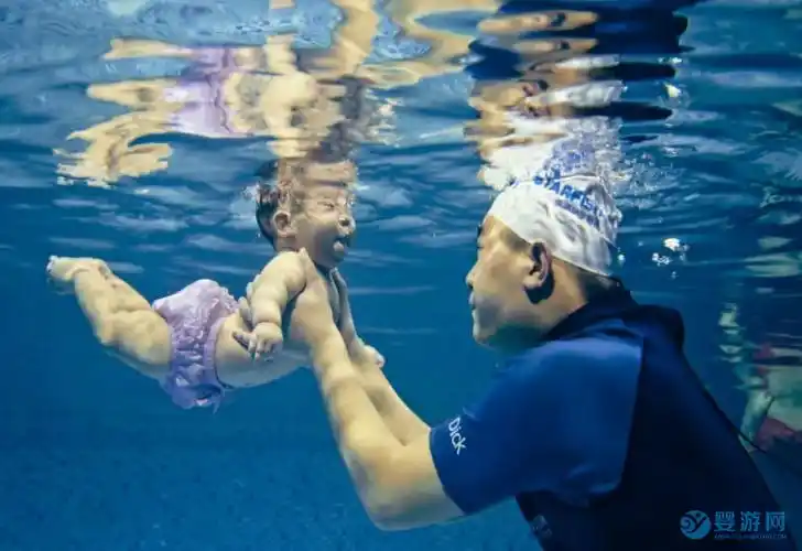婴幼儿游泳,只有参与进去才能领略它的魅力-婴儿游泳婴泳常识--婴游网
