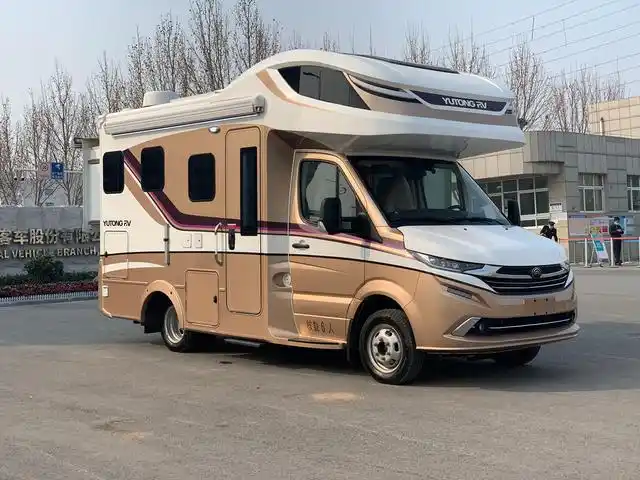 和而不同"是对这台宇通c670的完美定义,宇通工厂也是集十年房车生产