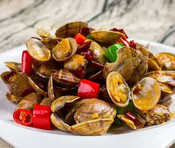 炒花甲时,要不要先煮一下?大厨说漏嘴:很多人做错,难怪腥味重