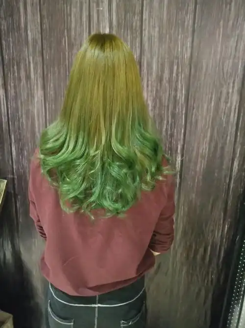 首艺人专业美发