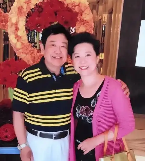 王馥荔丈夫举办追悼会,儿子王骁公开死因,妻子王馥荔很悲伤