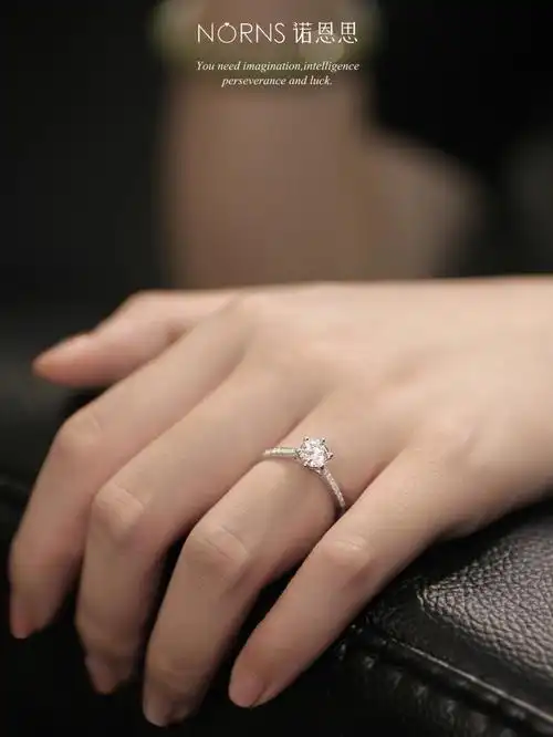 经典六爪镶嵌设计简单大方又完美无瑕使得钻石更加耀眼夺目78-戒托