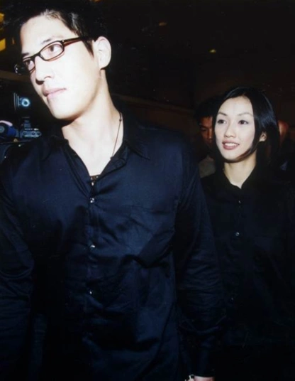 45岁蒋友柏带庄涵云与长辈聚餐两人一起返回住处同居3年感情稳定