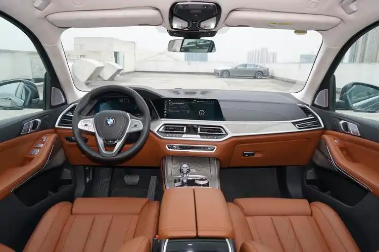 2022款 宝马x7 xdrive40i 行政型 豪华套装内饰
