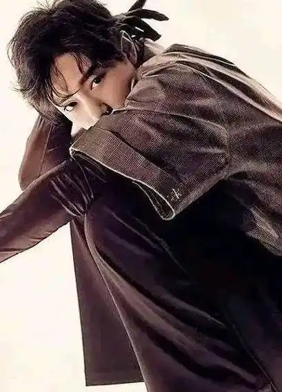 肖战仅凭照片就令人念念不忘风未动云未动是心在动