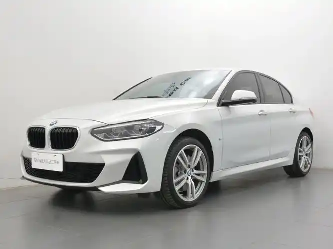 宝马1系125i领先型m运动套装