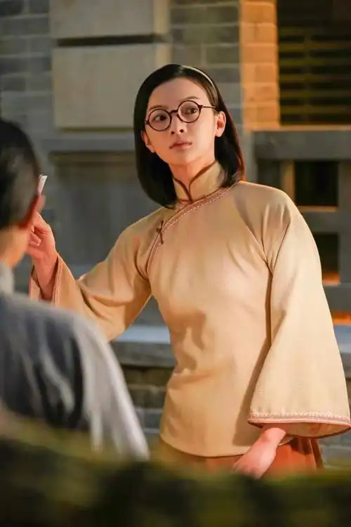 《觉醒年代》的观众们也对她的表演十分买账,把她在剧中的cut做成表情