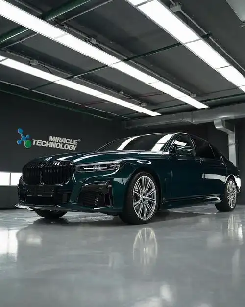 这一代7系配上祖母绿的颜色气场还是很强的