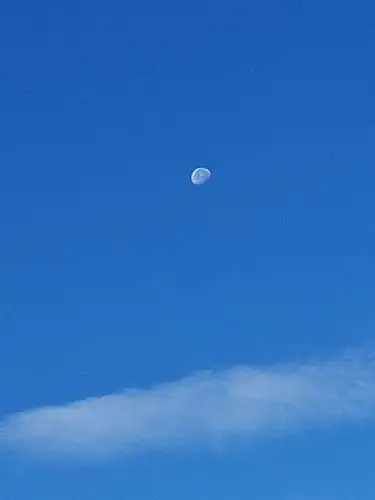 农历二十的月亮,第二天早上还在天上呢!