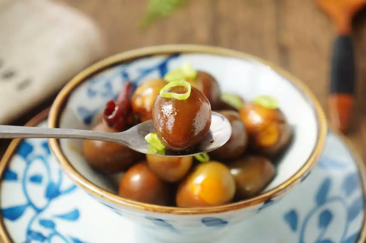 卤蛋新做法,不加一滴水,味美筋道,特解馋,孩子一口一个吃不停