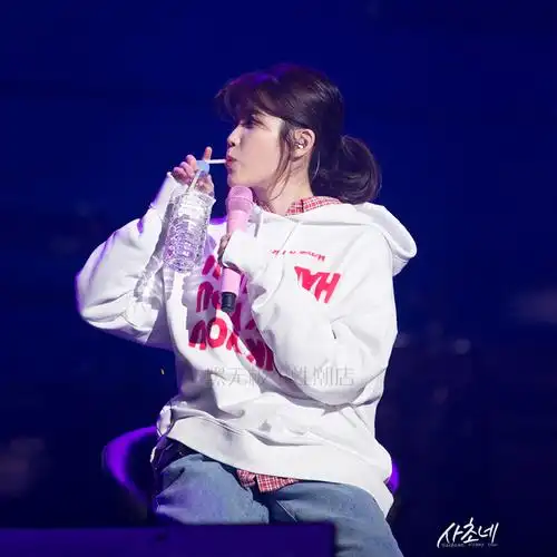 新款式iu李知恩首尔演唱会同款白色连帽卫衣女吴亦凡同款休闲情侣外套