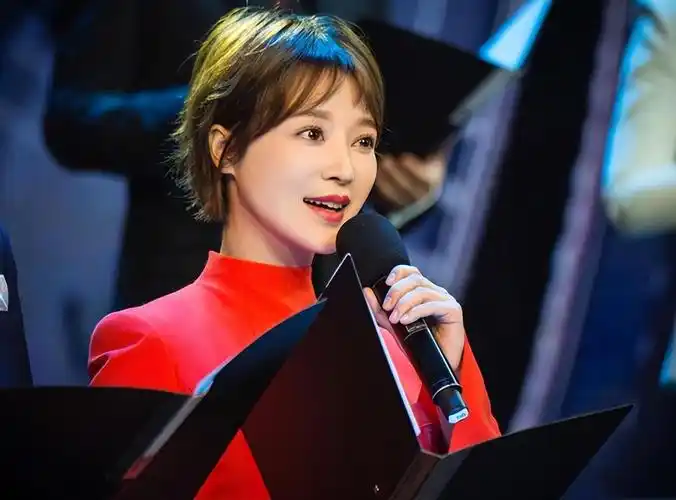 回顾主持人胡蝶:我这辈子正确的决定,就是为导演陆川生下一儿一女