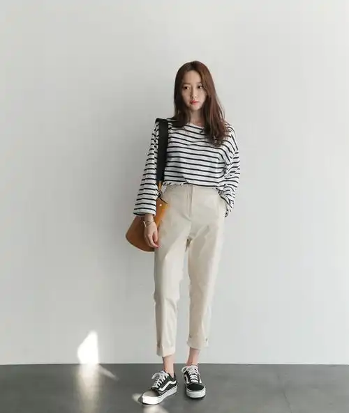 白裤子配什么上衣,白裤子配什么颜色上衣-图片大观-奇异网