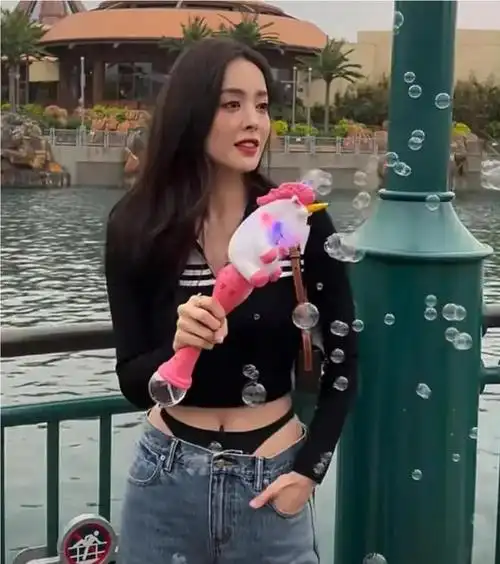 张雨绮:在戛纳的这一天,彻底撕开女明星的遮羞布|红毯|徐娇|热依扎