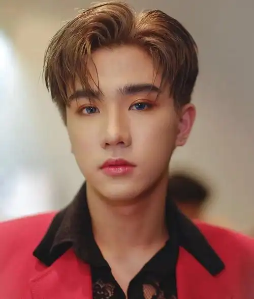 ">塔纳朋·苏库潘塔纳汕(perth),汉名王俊勇,2001年3月20日出生于泰国